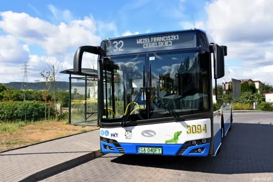 Autobus linii 32 z Gdyni do Rewy, sprawdzam cenę biletu.