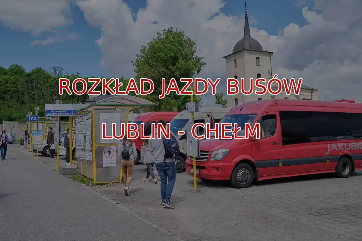 Busy bus stop w Chełmie, z czerwonymi Mercedesami jadącymi do Lublina.